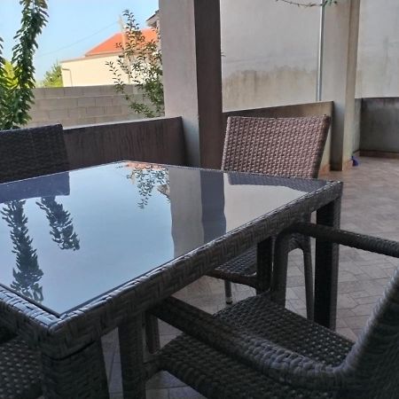 Apartman Kristina Sa Dvije Sobe Biograd Na Moru Exteriér fotografie
