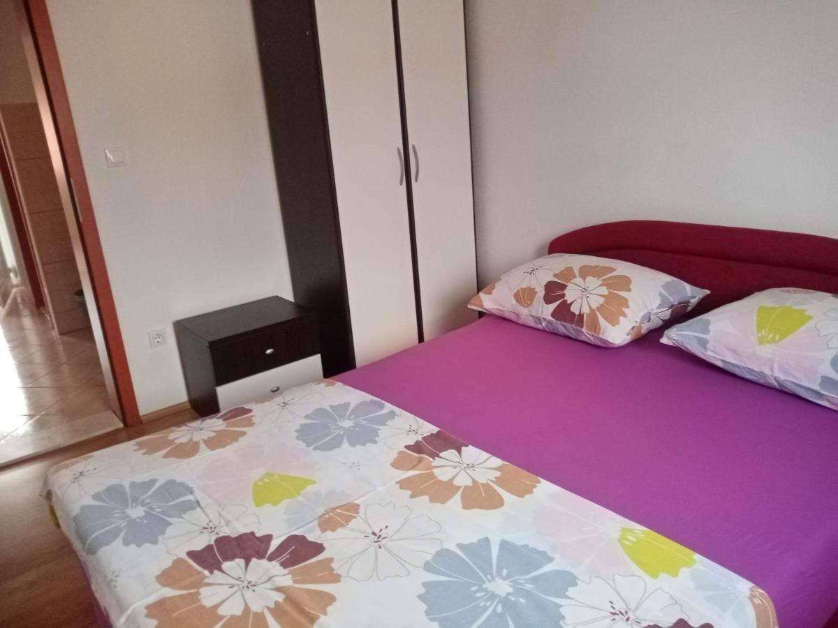 Apartman Kristina Sa Dvije Sobe Biograd Na Moru Exteriér fotografie