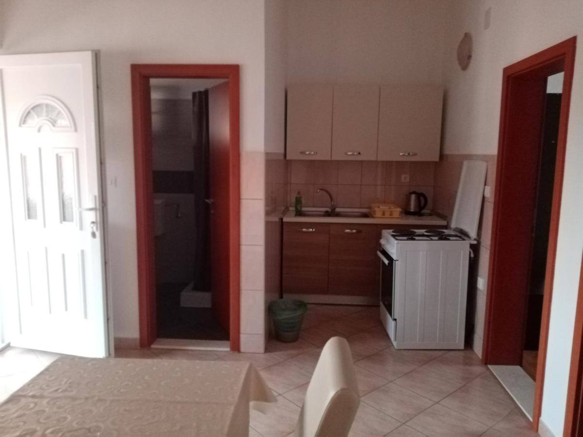 Apartman Kristina Sa Dvije Sobe Biograd Na Moru Exteriér fotografie