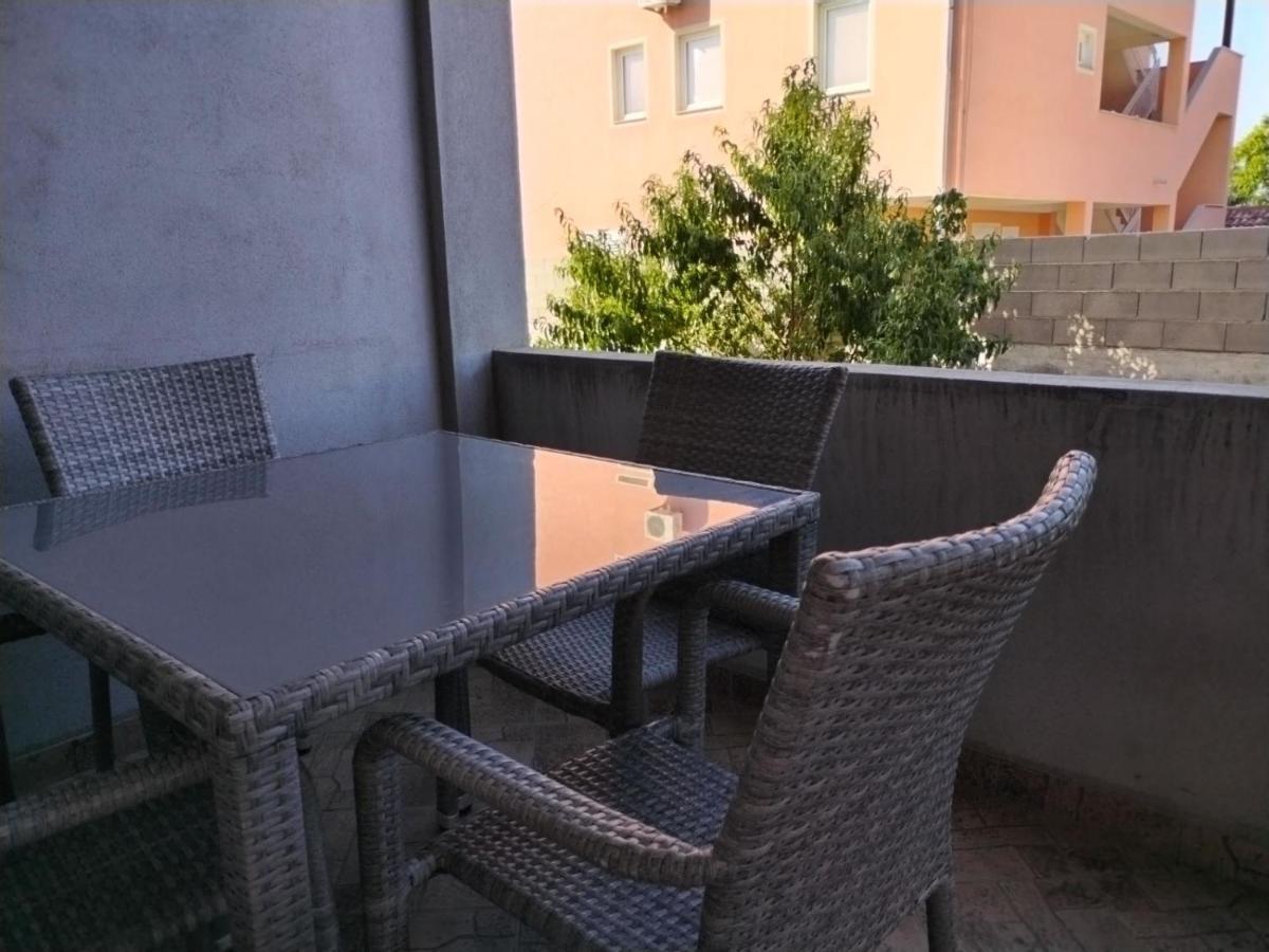 Apartman Kristina Sa Dvije Sobe Biograd Na Moru Exteriér fotografie